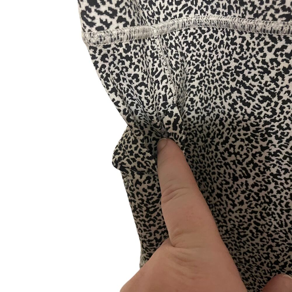 Athleta Salutation Stash II‎ Textured Tight w/ pockets - Picture 4 of 8
